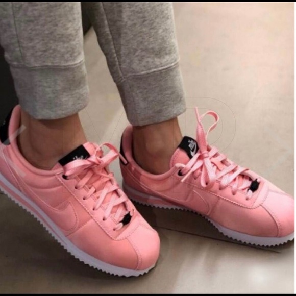 Nike Cortez VDay Pink